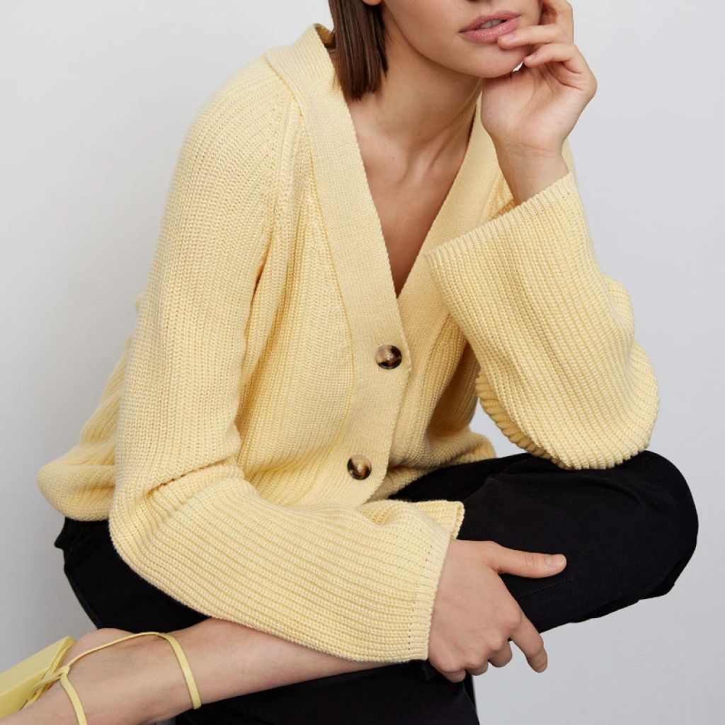 Stay Cozy and Stylish: V-Neck Knitted Cardigan