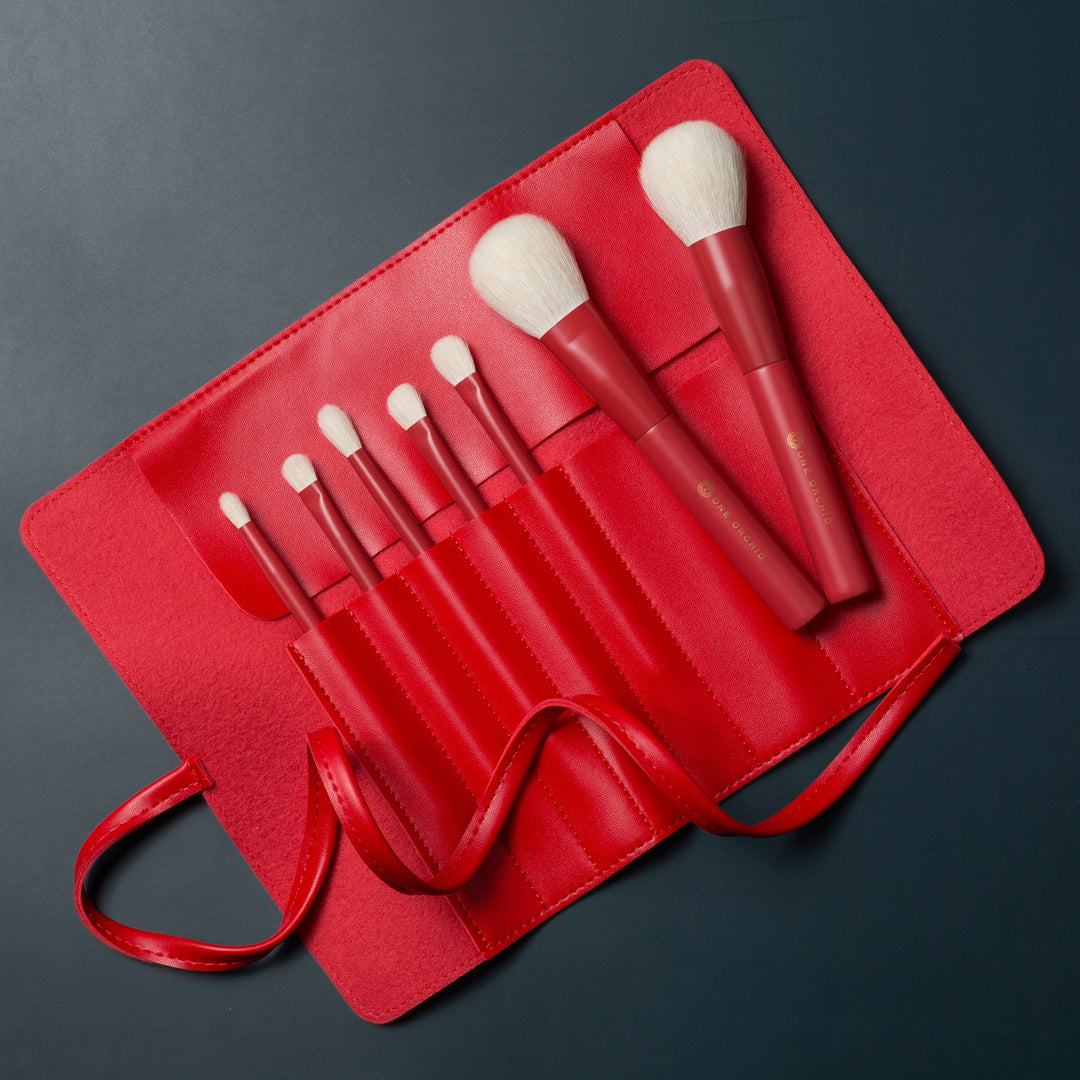 7-Piece Red Makeup Brush Set for Powder, Eye Shadow, and Blush