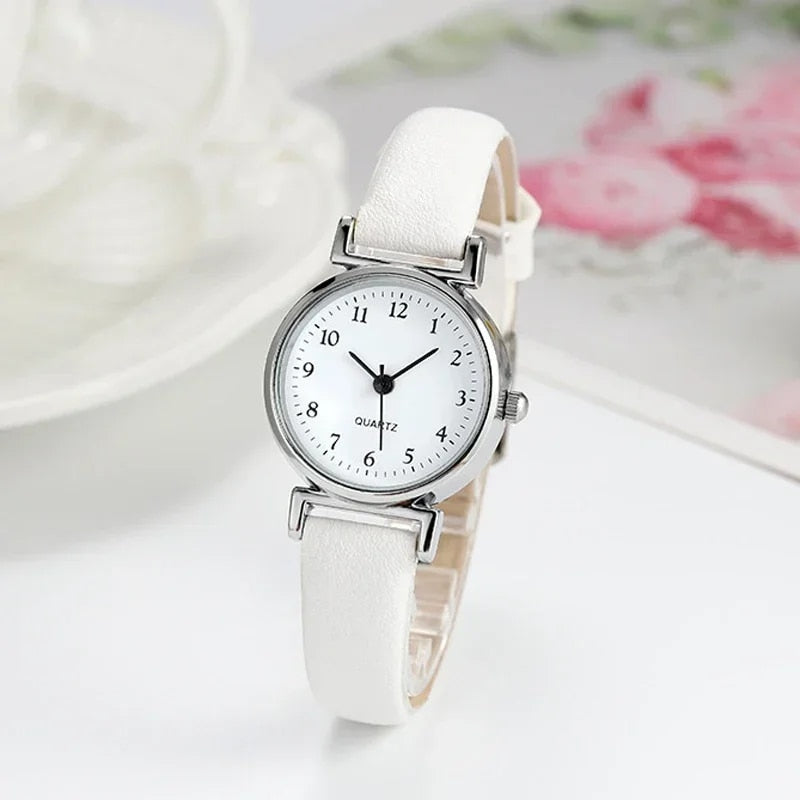 Chic Leather Strap Quartz Watch: Your Timeless Fashion Accessory