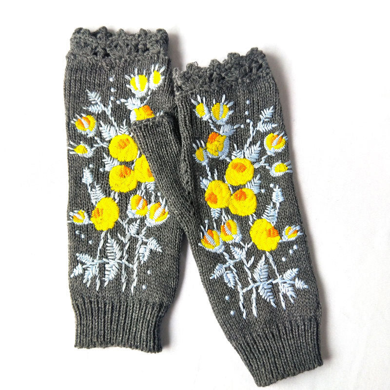 Women's knitted embroidery gloves