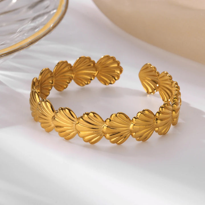 Luxury Shell Cuff Bracelet - Stainless Steel Gold-Plated Beach Bangle