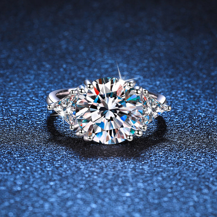 Fashion And Luxury Moissanite Ring