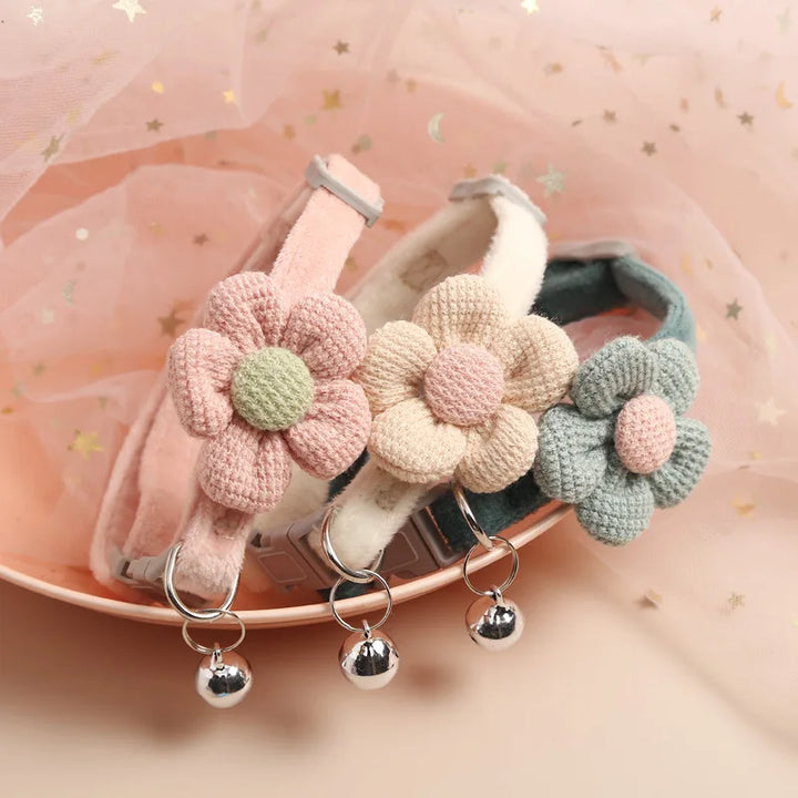 Adjustable Cat Collar with Cute Flower and Bell