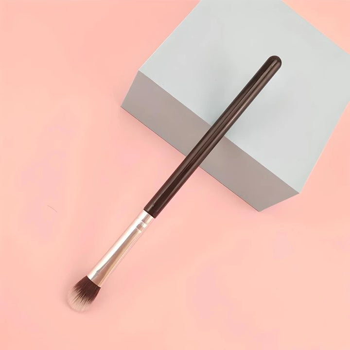 Precision Nose Shadow and Highlighter Brush