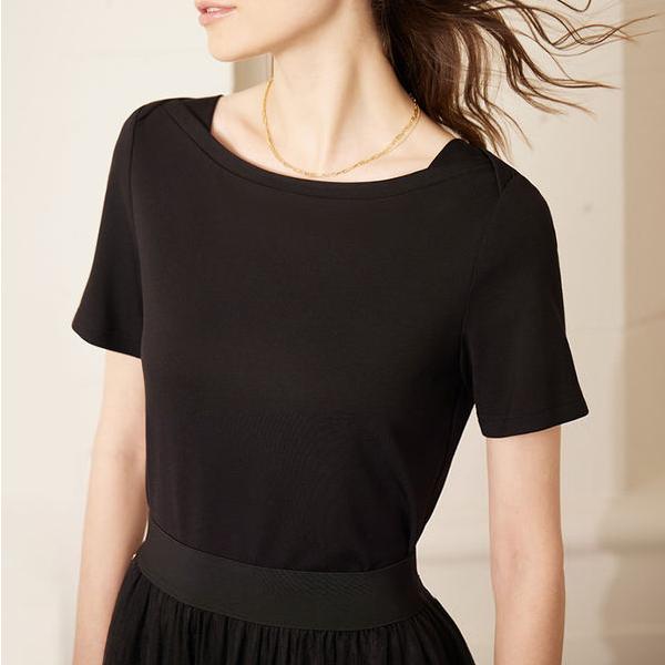 Women’s Minimalist Cotton T-Shirt with One-Line Collar