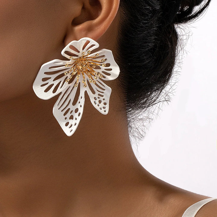 Luxurious White Floral Zinc Alloy Drop Earrings