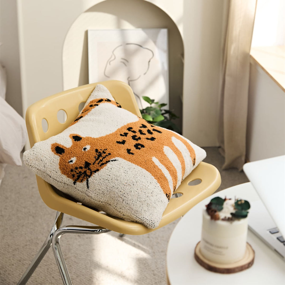 Cute Spot Cat Microfiber Knitted Cushion Cover