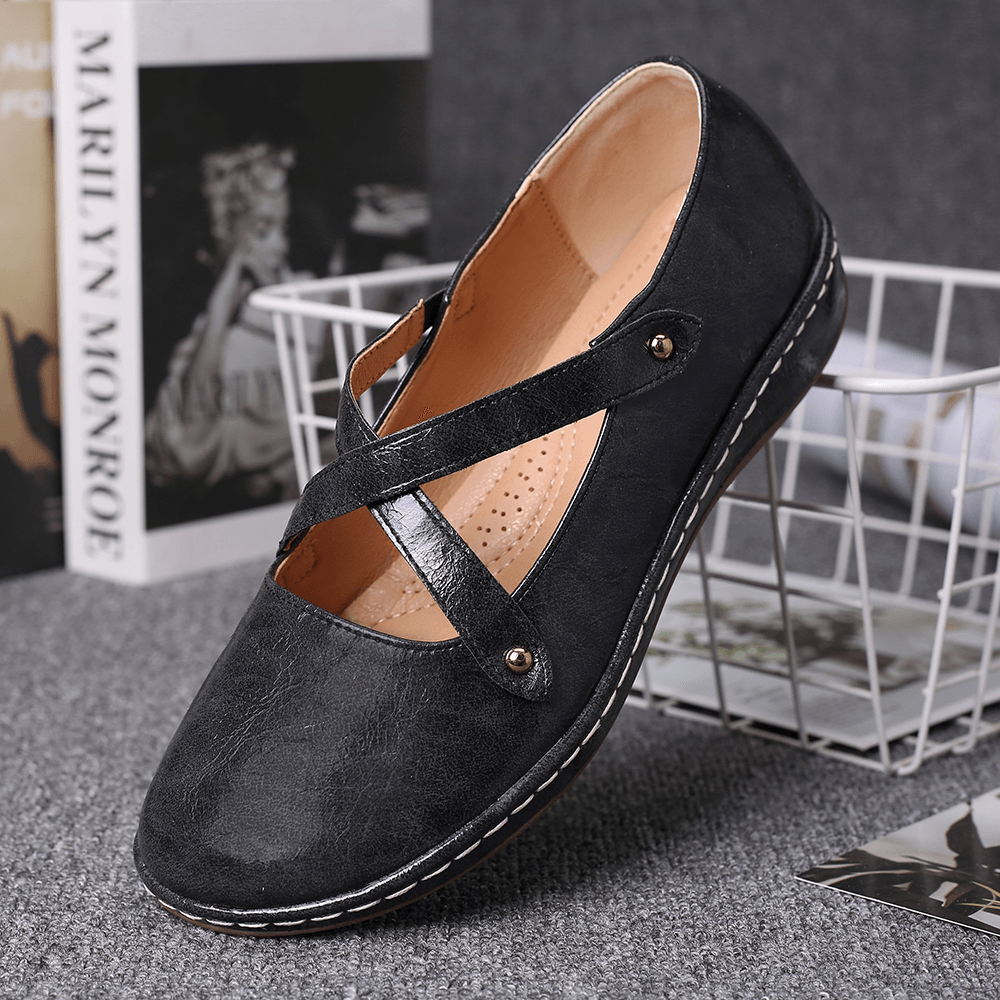 LOSTISY Women Cross Strap Solid Color Casual Comfy Flats - MRSLM