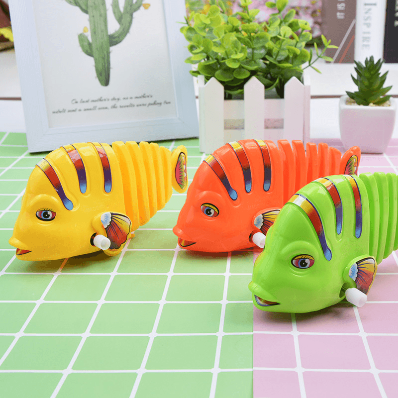 Children'S Toy Swing Fish Clockwork on the Chain, Small Animals Can Run, Cartoon Creative Gifts, Moving Fish, Swing Tail Fish - MRSLM