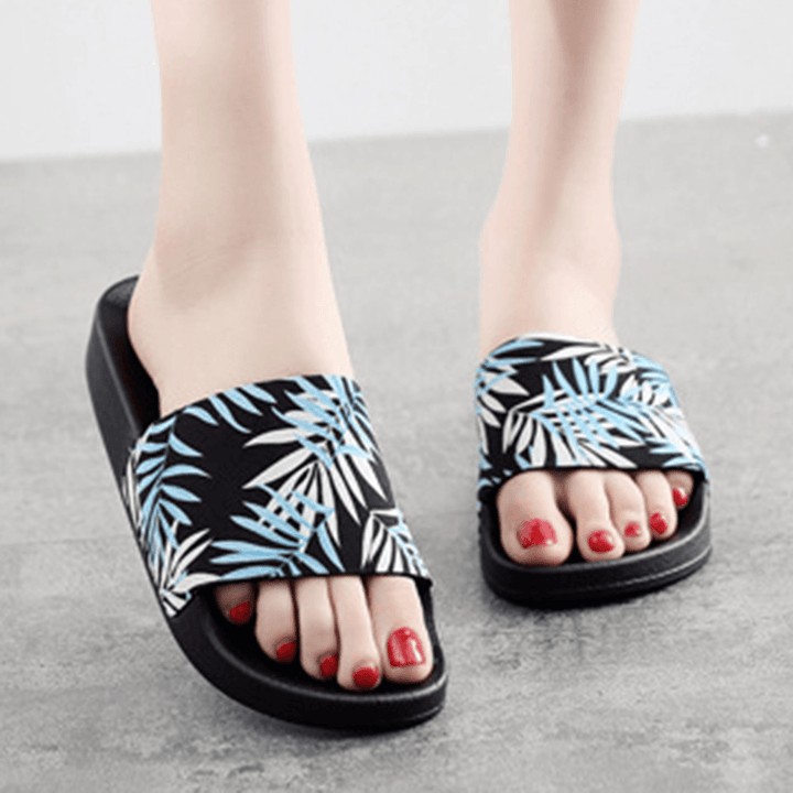 Women Maple Leaf Pattern Soft Sole Flat Slippers - MRSLM